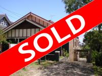 Large frontage & driveway Large frontage & driveway
